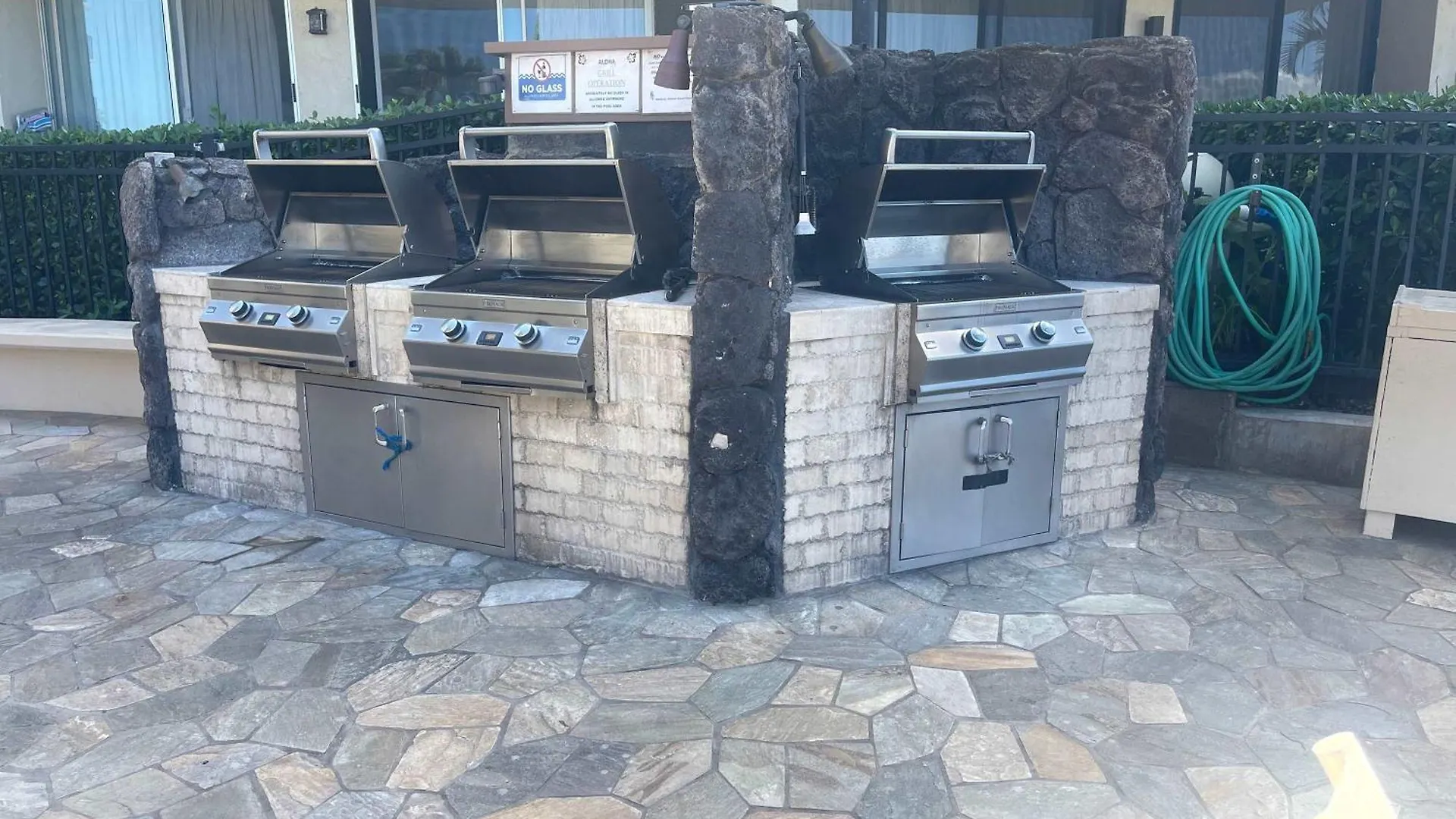 Oceanfront Escape, Molokai Views & Tropical Breezes Daire Kahana