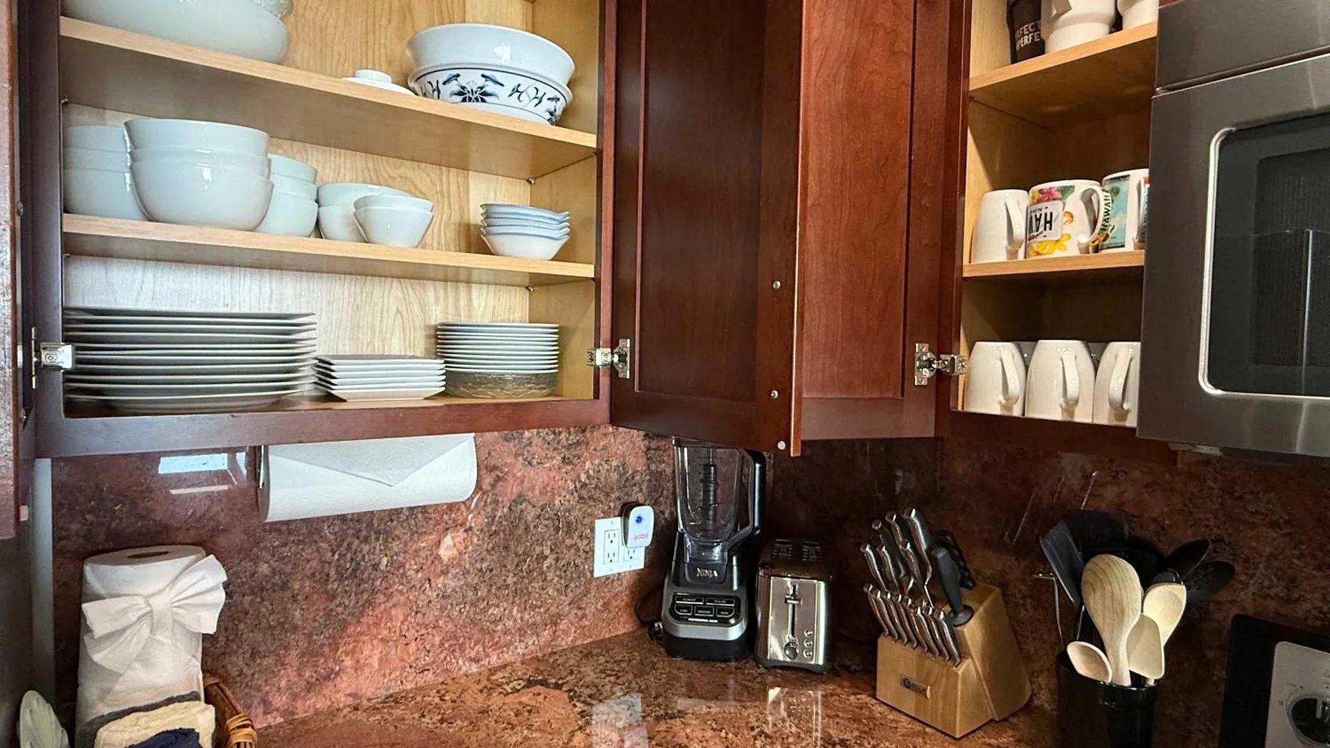 Oceanfront Escape, Molokai Views & Tropical Breezes Daire Kahana 0*,