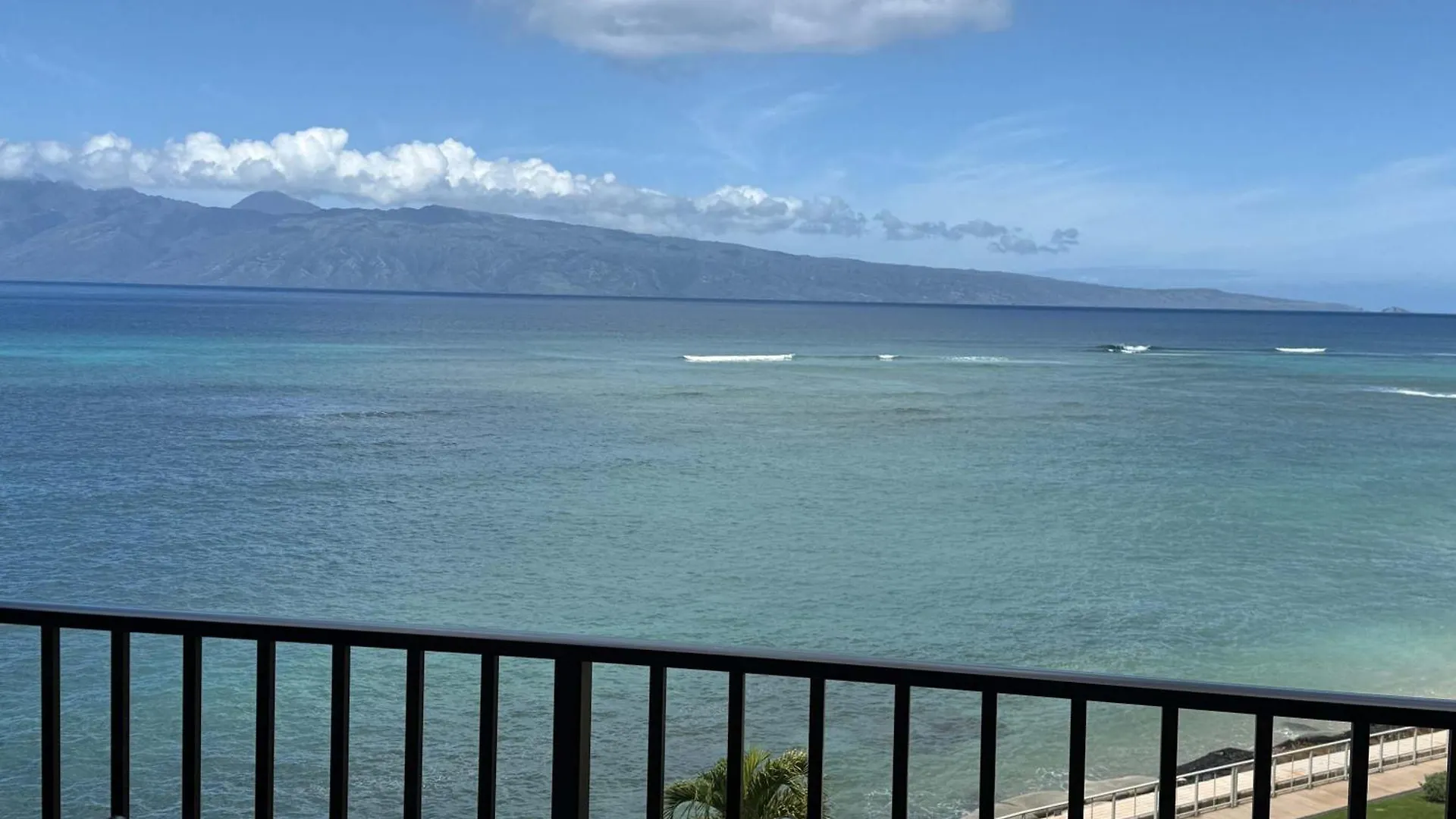 Oceanfront Escape, Molokai Views & Tropical Breezes Daire Kahana ABD